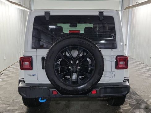 Used 2024 Jeep Wrangler Unlimited Sahara w/ Technology Group AWD/4WD image 8