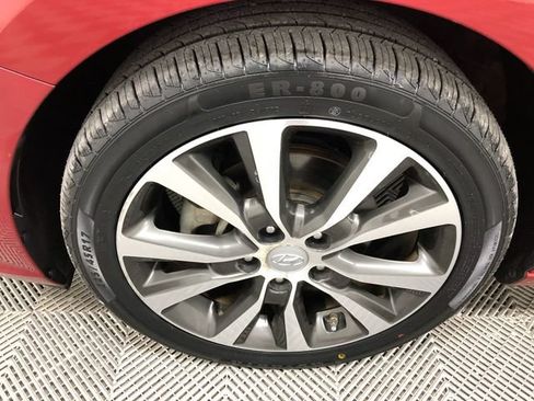 Used 2020 Hyundai Elantra GT FWD image 17