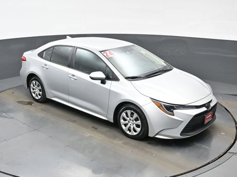 Used 2024 Toyota Corolla LE image 32