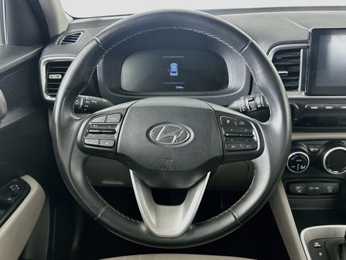 Used 2025 Hyundai Venue SEL FWD image 18