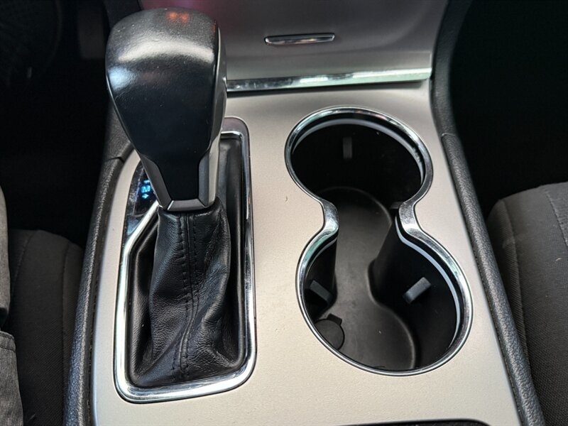 Used 2019 Jeep Grand Cherokee Laredo RWD image 34
