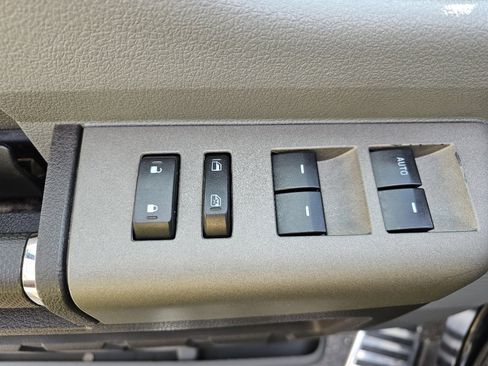 Used 2012 Ford F250 XLT w/ XLT Premium Pkg image 5