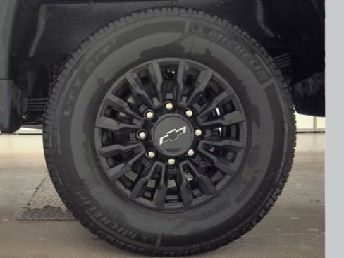 Used 2025 Chevrolet Silverado 2500 W/T AWD/4WD image 17