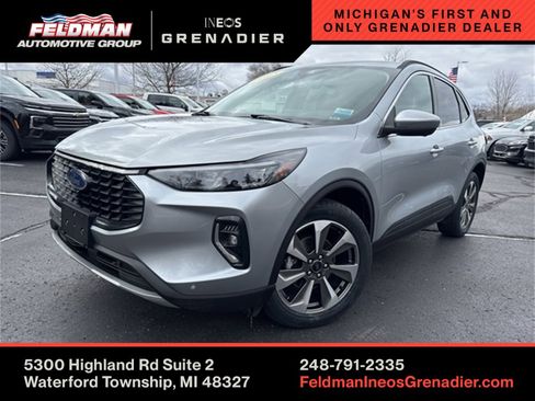 Used 2023 Ford Escape Platinum image 1