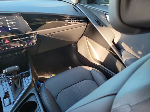 New 2026 Kia Niro EX FWD image 10