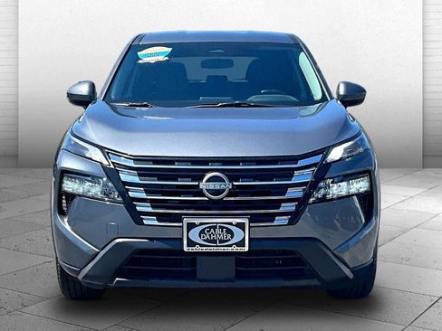 Used 2025 Nissan Rogue SV AWD/4WD image 2