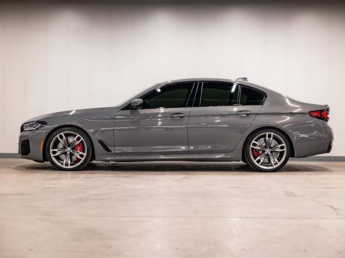 Used 2021 BMW M550i xDrive w/ Dynamic Handling Package image 23