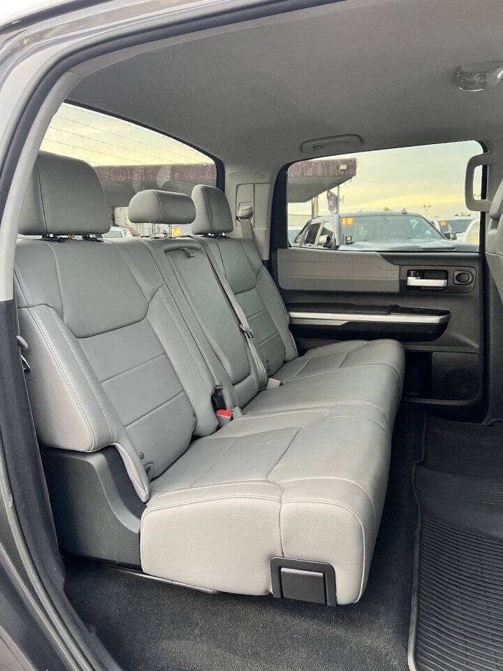 Used 2017 Toyota Tundra Limited w/ Limited Premium Package AWD/4WD image 16
