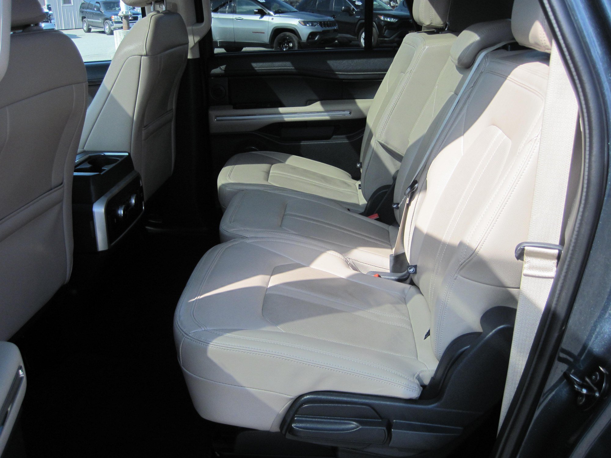 Used 2024 Ford Expedition Max Limited AWD/4WD image 16