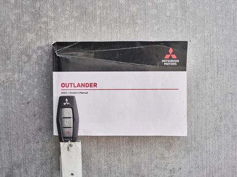 Used 2023 Mitsubishi Outlander SE image 52
