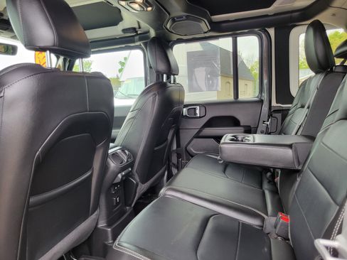 Used 2023 Jeep Wrangler Unlimited Sahara w/ Cold Weather Group AWD/4WD image 17