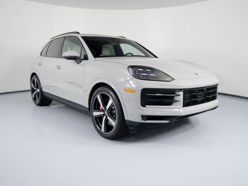New 2026 Porsche Cayenne S image 9