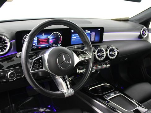 Used 2025 Mercedes-Benz CLA 250 4MATIC image 9