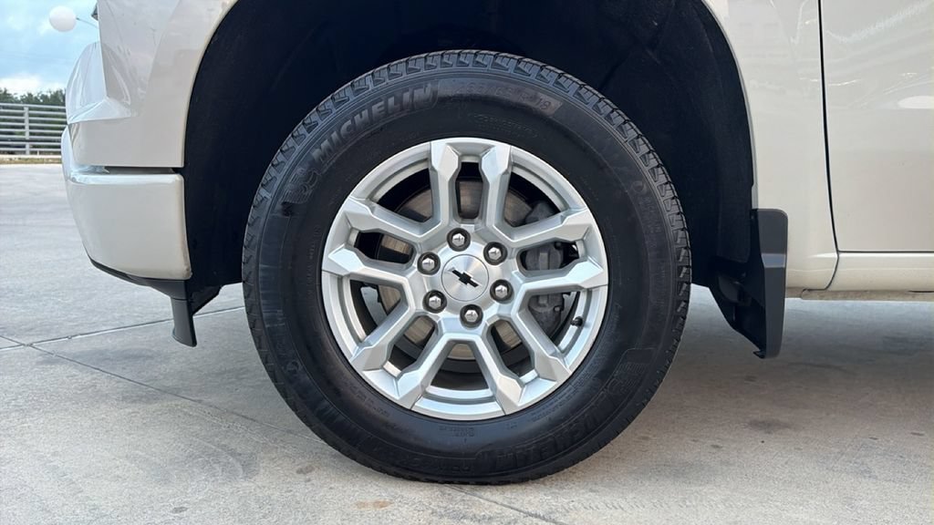 Used 2026 Chevrolet Silverado 1500 RST AWD/4WD image 9