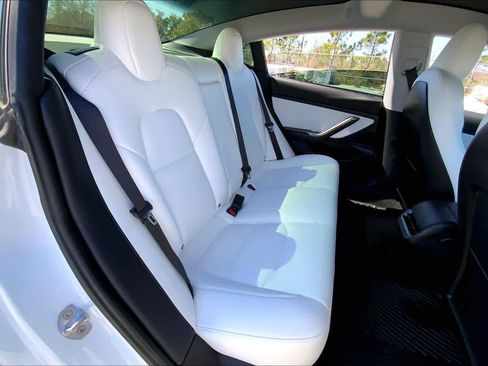 Used 2020 Tesla Model 3 Standard Range Plus image 19