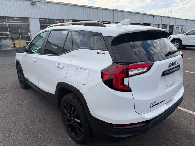 Used 2024 GMC Terrain SLE w/ Driver Convenience Package FWD image 6