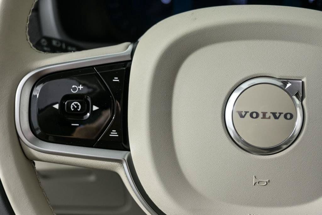 Used 2026 Volvo XC90 B6 Ultra w/ Protection Package AWD/4WD image 12