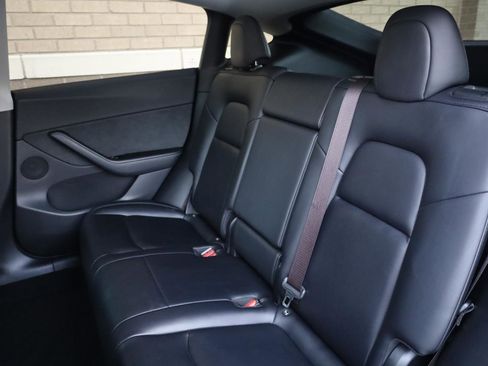 Used 2021 Tesla Model Y Long Range AWD/4WD image 22