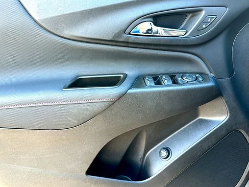Used 2023 Chevrolet Equinox RS FWD image 16
