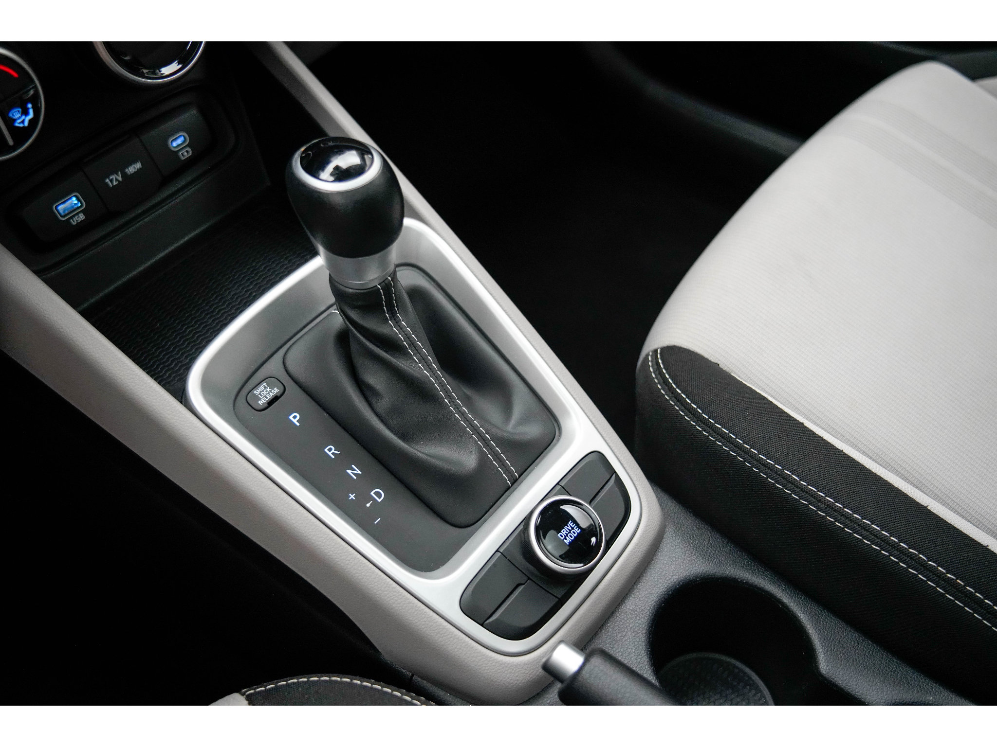 Used 2025 Hyundai Venue SEL FWD image 24