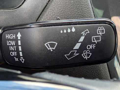 Used 2019 Volkswagen Tiguan SE w/ Panoramic Sunroof Package image 25