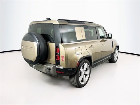Used 2025 Land Rover Defender 110 X-Dynamic SE image 5