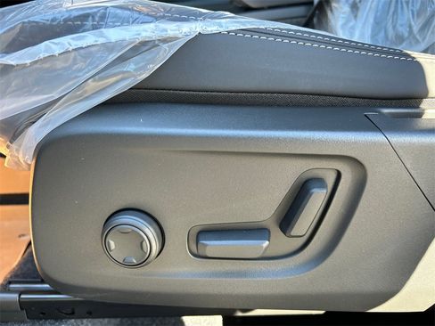 New 2026 Volvo XC40 B5 Ultra w/ Climate Package image 11