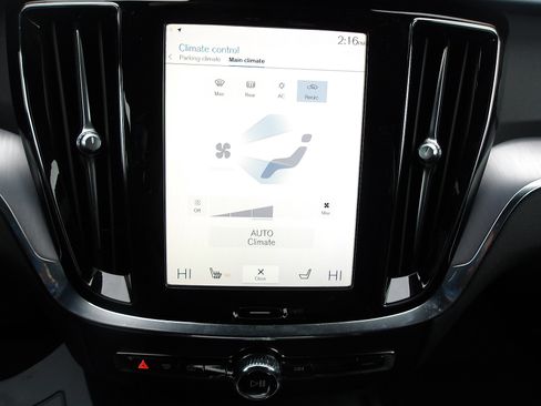 Used 2020 Volvo V60 T5 Cross Country image 18