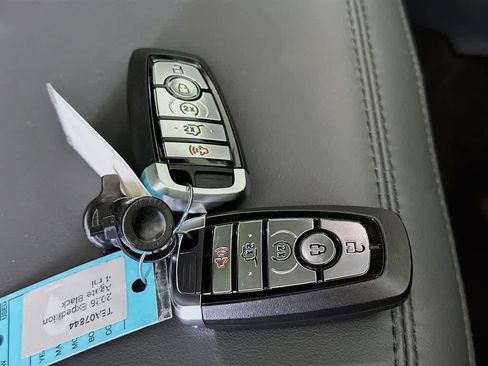 New 2026 Ford Expedition Active image 21