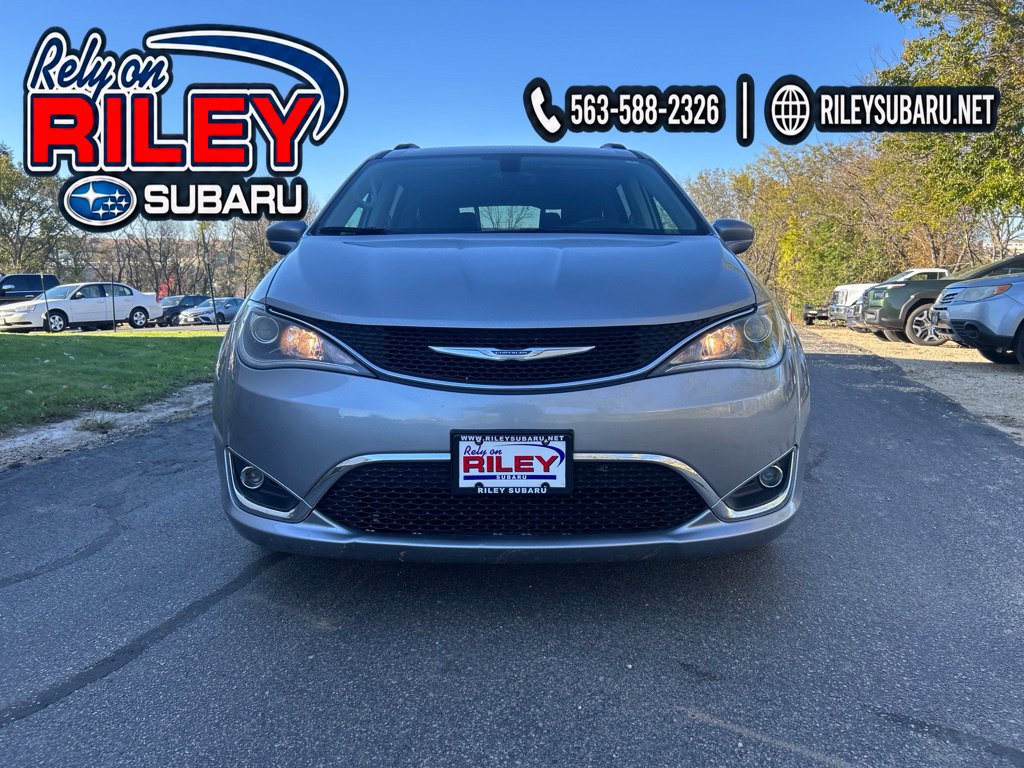 Used 2018 Chrysler Pacifica Touring Plus FWD image 2