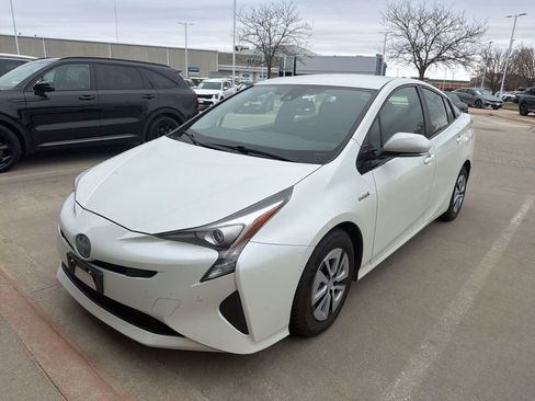 Used 2017 Toyota Prius Two w/ Prius Two Safety Plus Package image 2