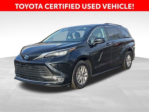 Certified 2024 Toyota Sienna XLE image 1