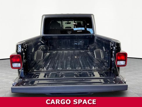Used 2022 Jeep Gladiator Mojave AWD/4WD image 7
