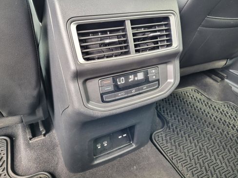 Used 2024 Volkswagen Atlas Peak Edition SE AWD/4WD image 16