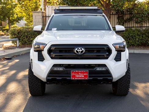 Certified 2024 Toyota Tacoma SR5 AWD/4WD image 2