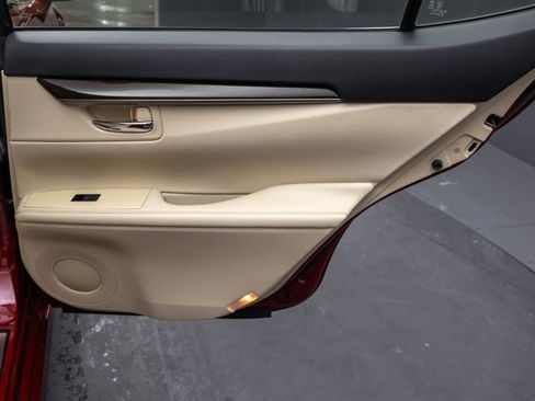 Used 2014 Lexus ES 350 w/ Luxury Package image 30