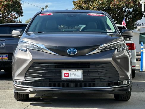 Certified 2022 Toyota Sienna XLE image 9
