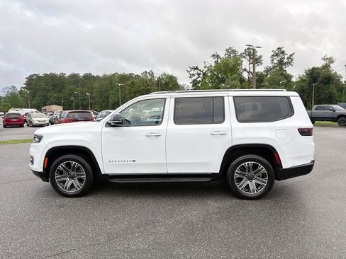 Used 2024 Jeep Wagoneer Series II w/ Flexible Seating Group RWD image 6