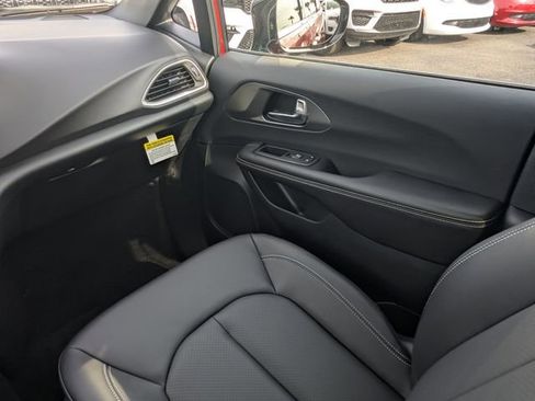 New 2026 Chrysler Voyager LX image 20