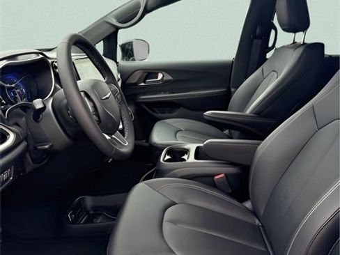 New 2026 Chrysler Pacifica Select image 11