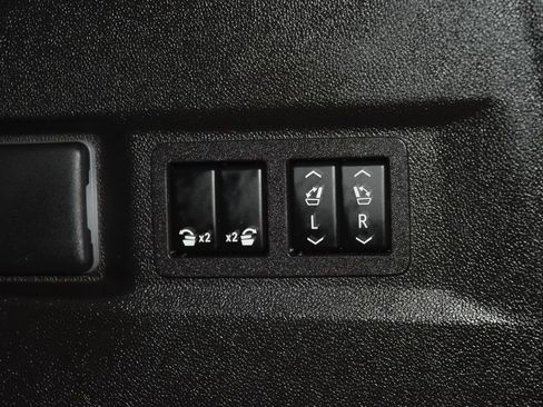 Used 2023 Chevrolet Tahoe Premier w/ Advanced Technology Package AWD/4WD image 23