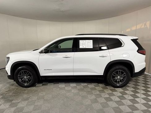 Used 2025 GMC Acadia Elevation image 3