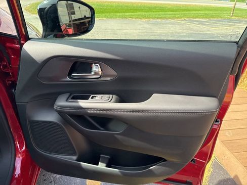 New 2026 Chrysler Pacifica Select FWD image 16