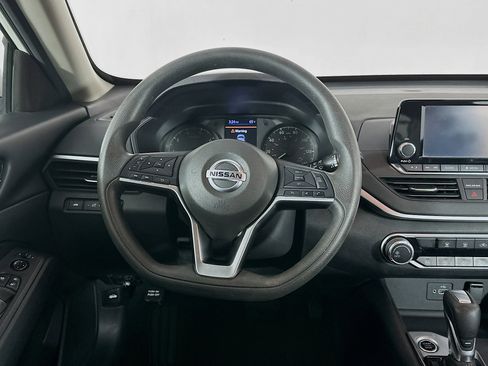 Used 2022 Nissan Altima 2.5 S FWD image 17