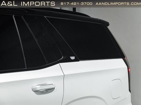 Used 2022 Cadillac Escalade Sport Platinum w/ Heavy-Duty Trailer Package AWD/4WD image 17