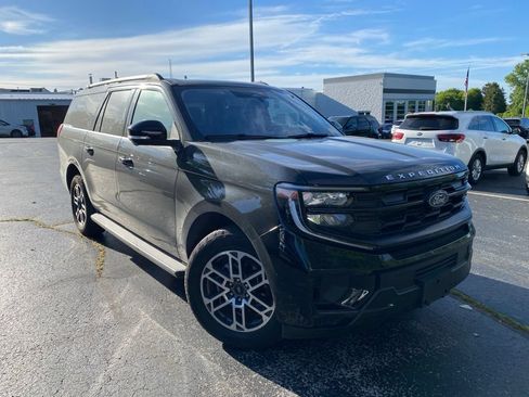 Used 2025 Ford Expedition Max Active AWD/4WD image 1