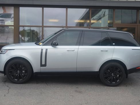 Used 2025 Land Rover Range Rover SE image 8