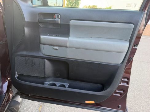 Used 2015 Toyota Sequoia SR5 w/ Premium Package RWD image 17