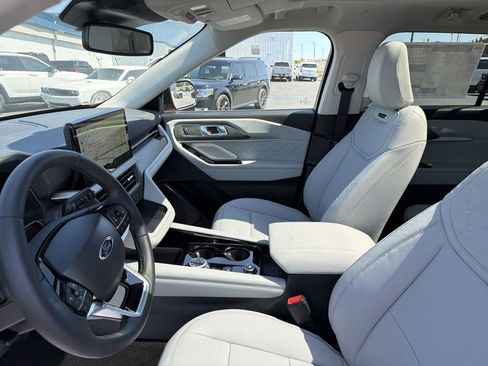 New 2026 Ford Explorer Platinum w/ LUX Leather Package AWD/4WD image 11