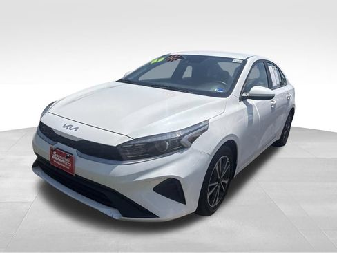 Used 2023 Kia Forte LXS FWD image 3